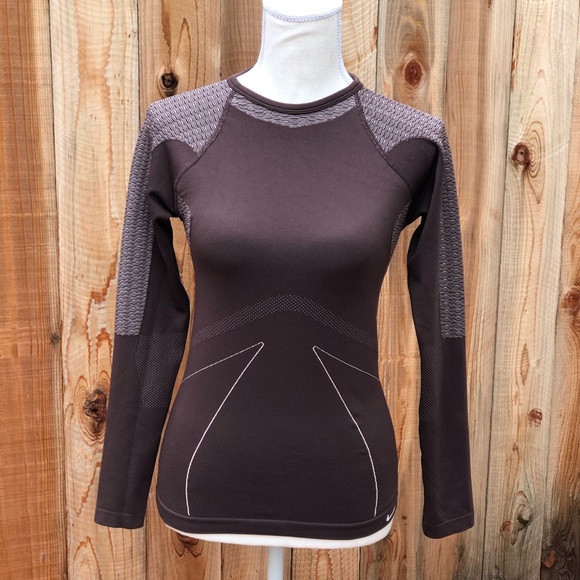 Nike Tops - Nike DriFit Long Sleeve Top Size Small/Medium